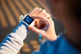 Monitorizare proactivă și prevenție personalizată. Analizăm gadgeturile care îți transformă stilul de viață